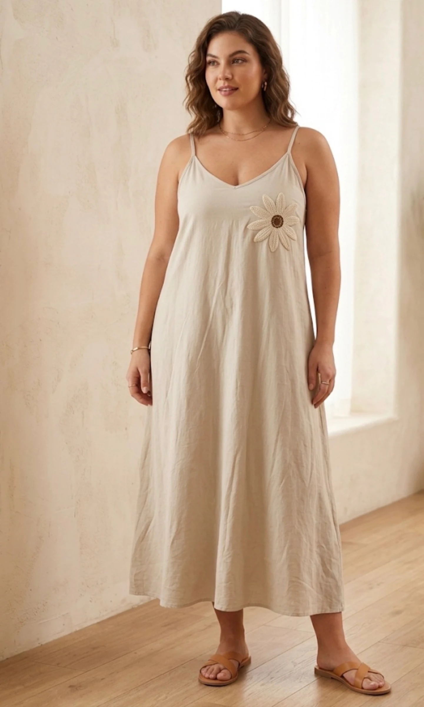 Vestido de algodón con flor rafia